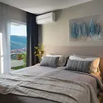 Design Lillian With A Beautiful Sea View 라벡