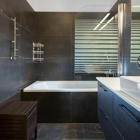 Design Lillian With A Beautiful Sea View شقة غاباس